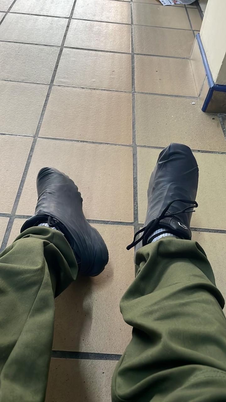 Zapatos de látex para protección  de agua