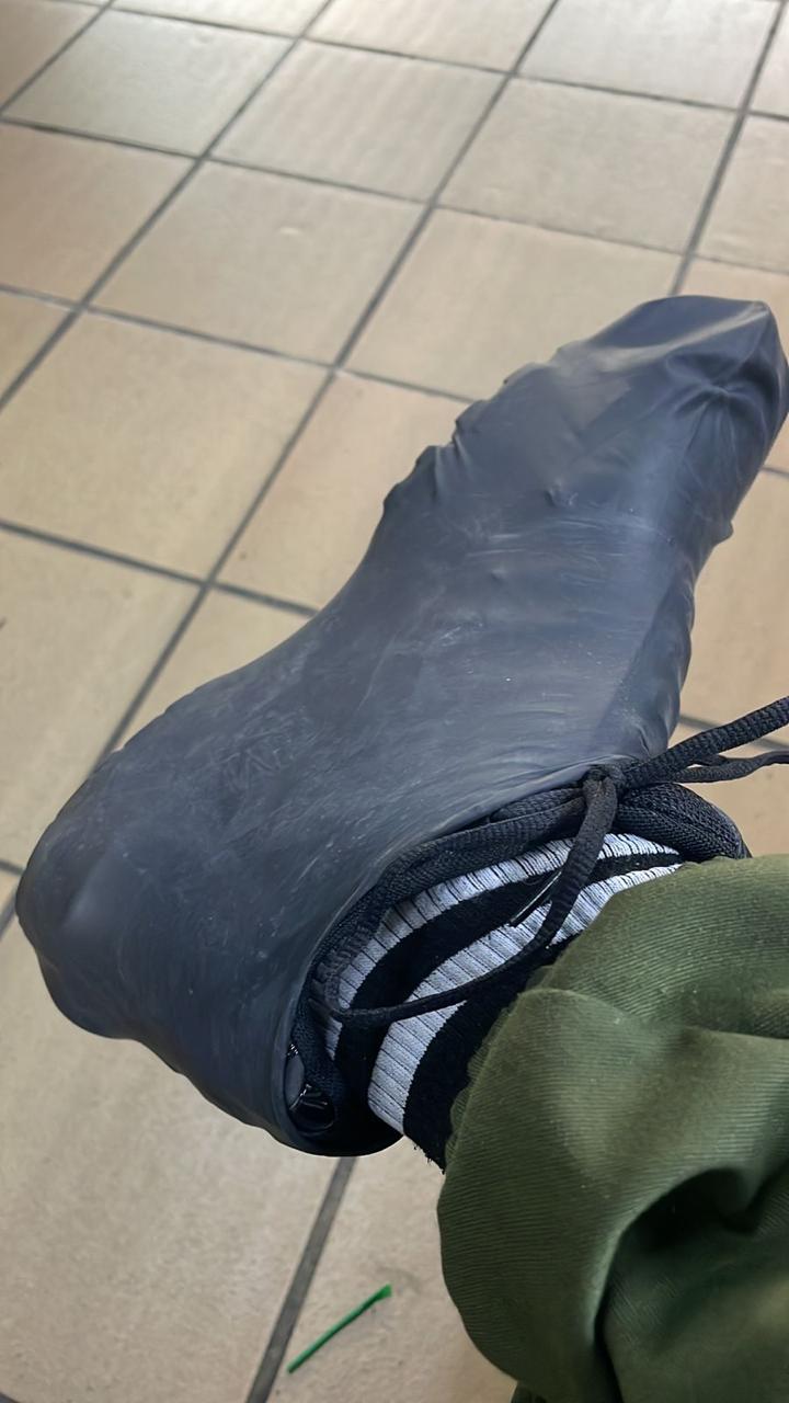 Zapatos de látex para protección  de agua